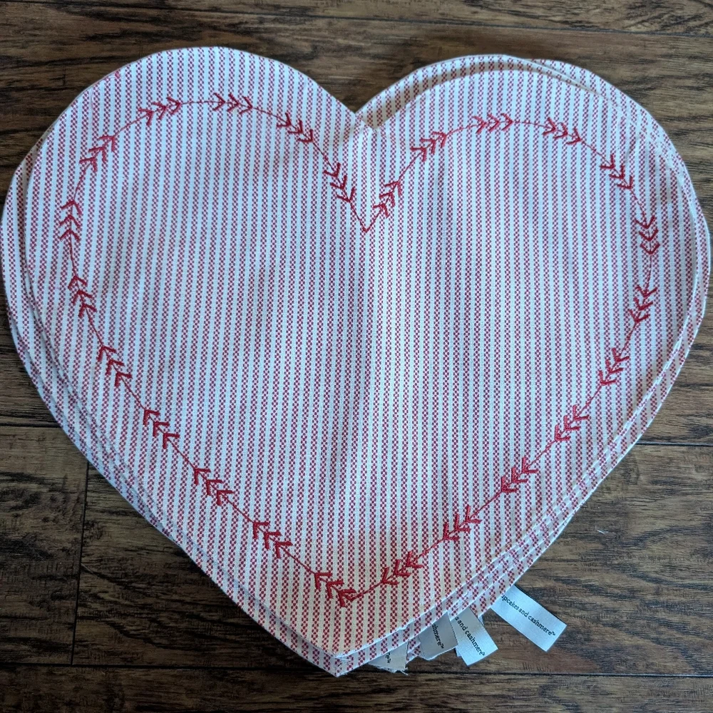cupcakes & cashmere Set Of 6 Red Striped Heart Shaped Placemats‎